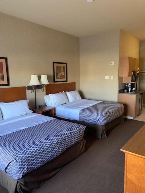 Clarion Pointe Hotel Rimbey Ngoại thất bức ảnh