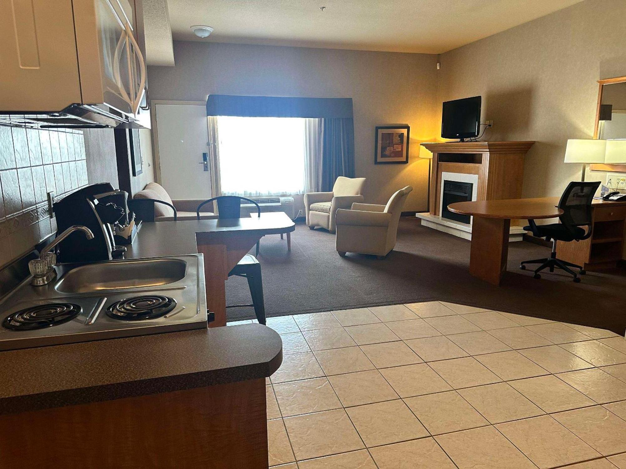 Clarion Pointe Hotel Rimbey Ngoại thất bức ảnh