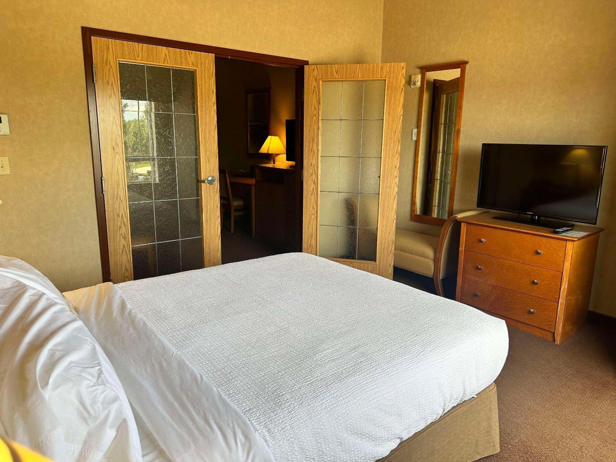 Clarion Pointe Hotel Rimbey Ngoại thất bức ảnh