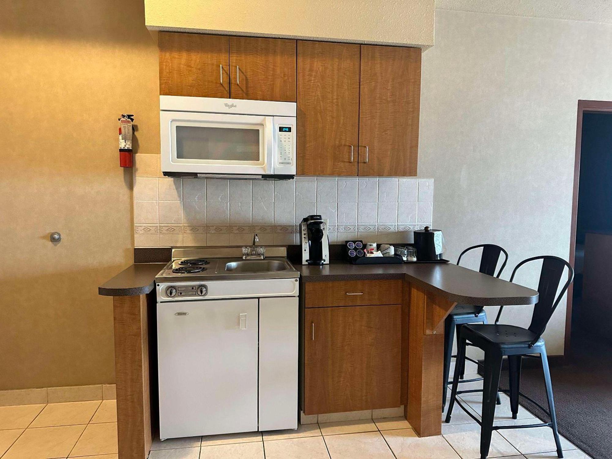 Clarion Pointe Hotel Rimbey Ngoại thất bức ảnh