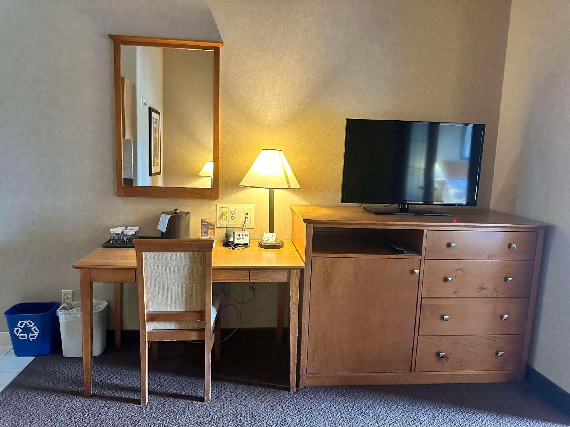Clarion Pointe Hotel Rimbey Ngoại thất bức ảnh