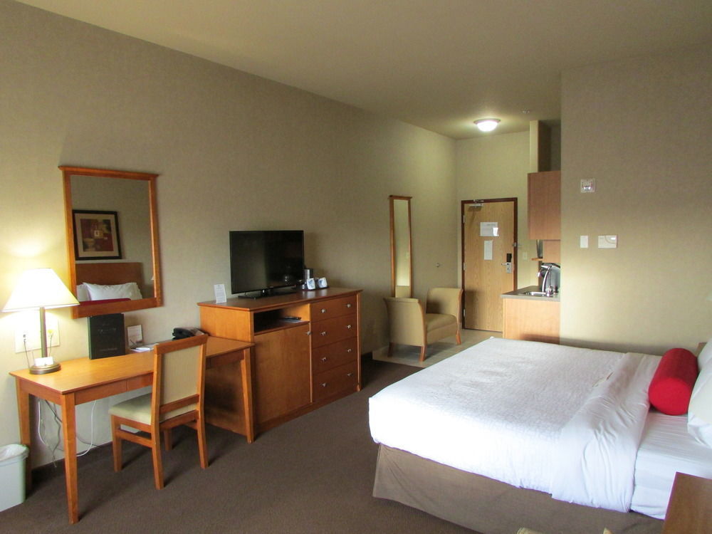 Clarion Pointe Hotel Rimbey Ngoại thất bức ảnh